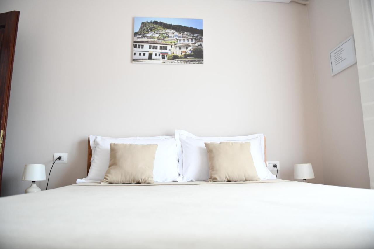 Guesthouse Leo Berat Eksteriør bilde