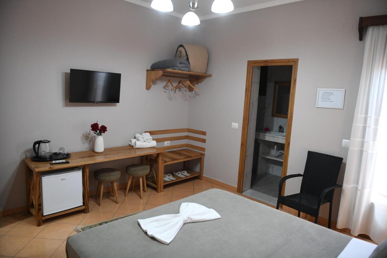 Guesthouse Leo Berat Eksteriør bilde