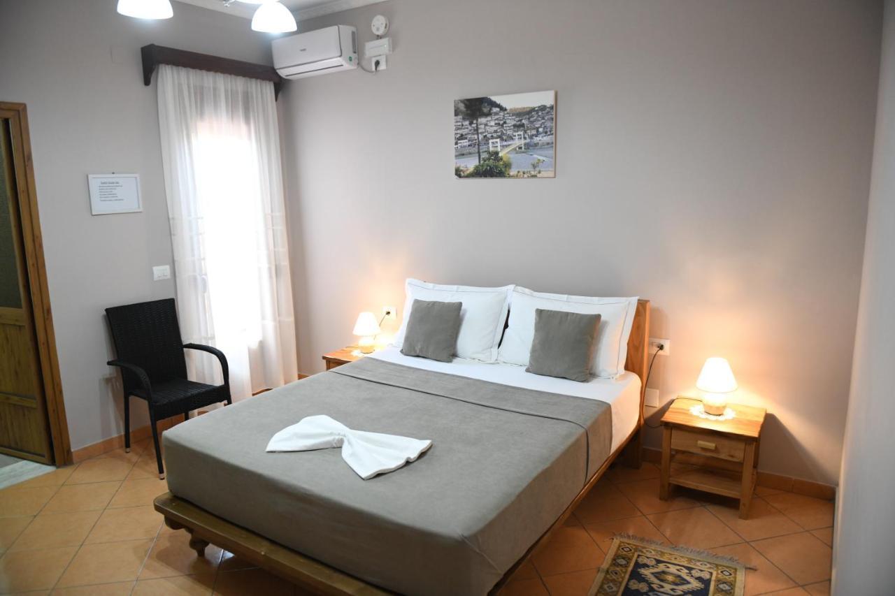 Guesthouse Leo Berat Eksteriør bilde